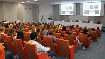 Lecture: Ciliary assembly and transport by CLEM and cryo-ET
