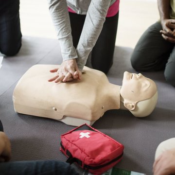 First aid with a paramedic from the Central Bohemia Region